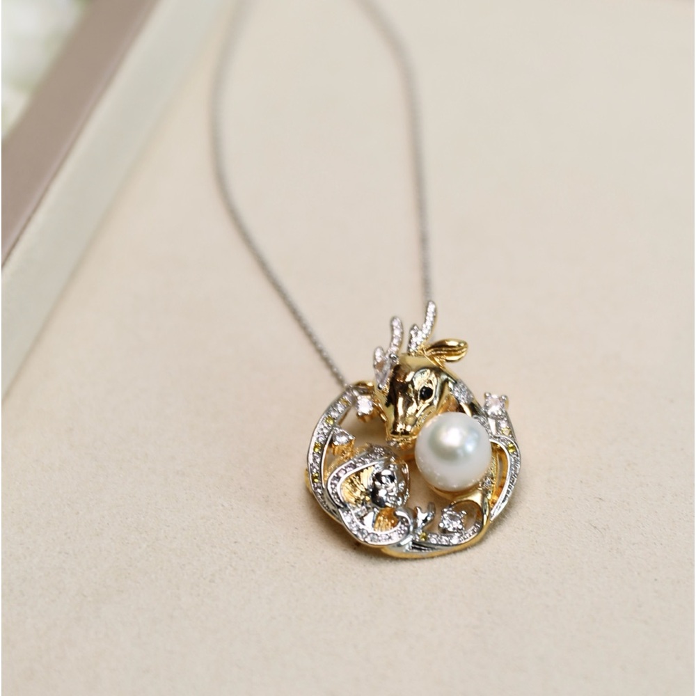 Reindeer Freshwater Pearl Brooch or Pendent Necklace - Picture 5 of 6
